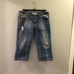 VIGOSS size 5 Jean Capri 7 pocket
2 button and zipper closure